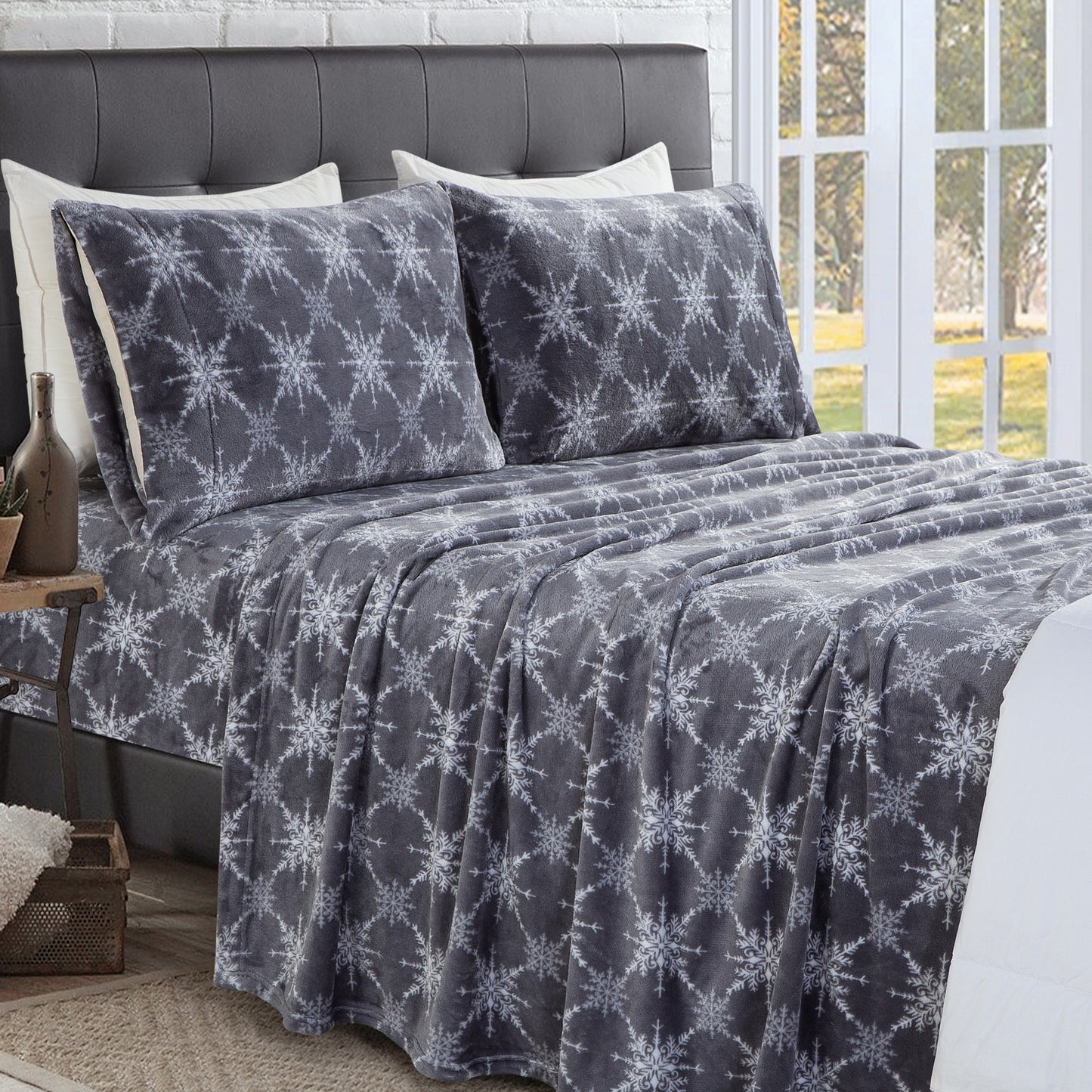 Mocassi 4-Piece Holiday Christmas Velvet Plush Flannel Sheet Set