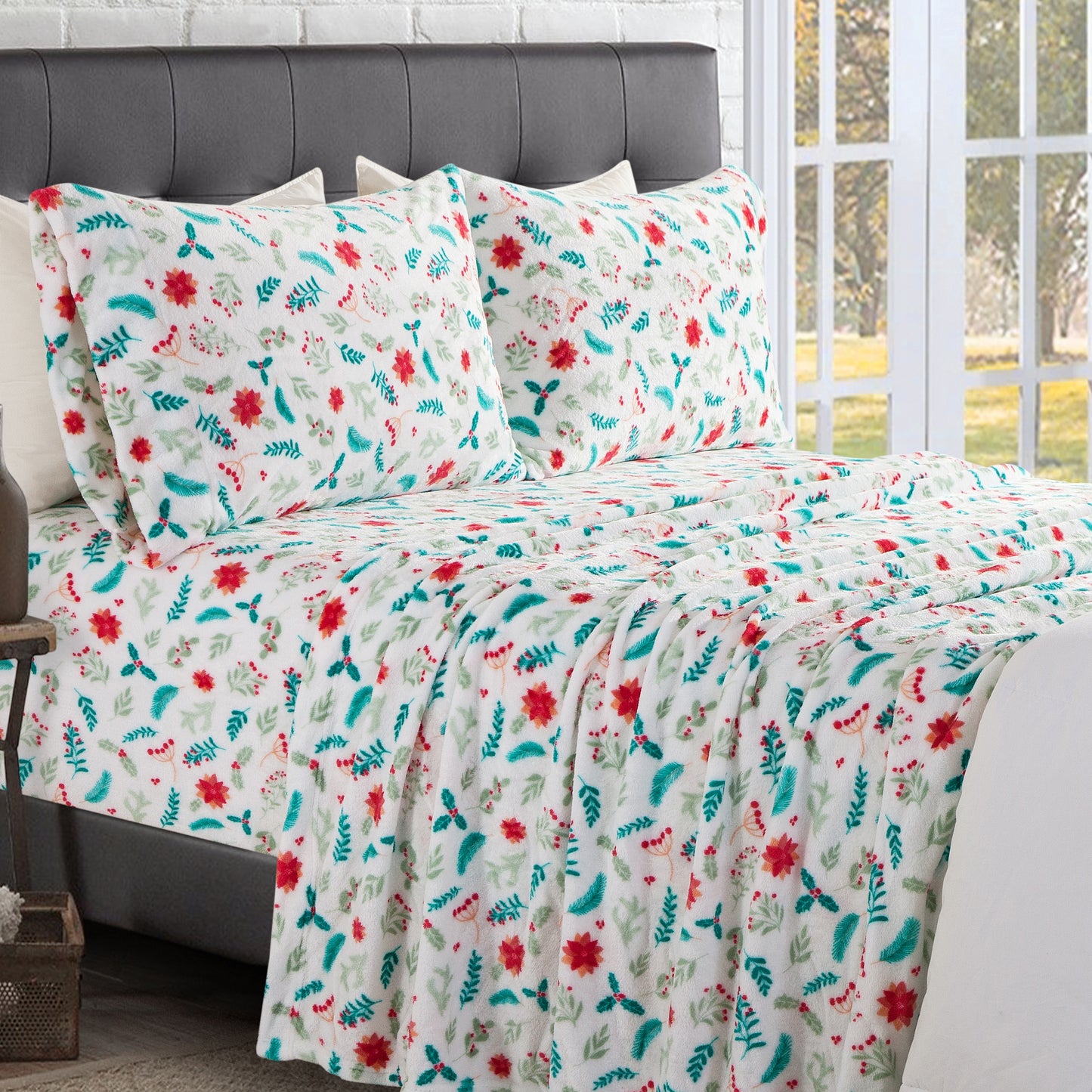 Mocassi 4-Piece Holiday Christmas Velvet Plush Flannel Sheet Set